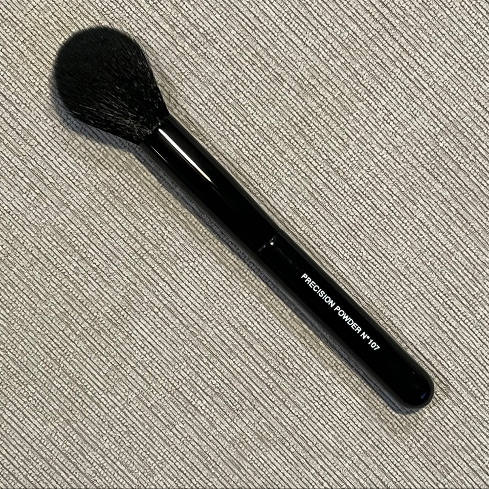 Chanel N°107 LES PINCEAUX DE CHANEL
-Precision Powder Brush ~NEW~ - Picture 7 of 8